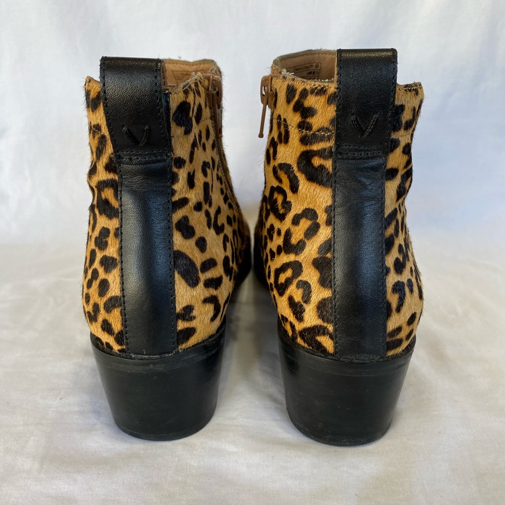 Vionic Clara Leopard booties. - Picture 4 of 6